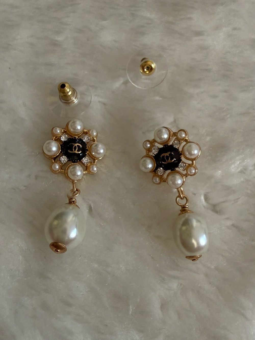 Fashion Pearl Drop Floral Motif with gold tone